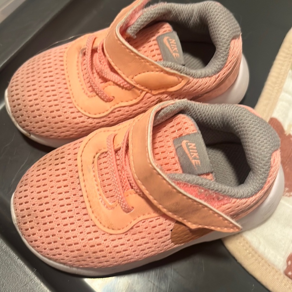 Nike toddler peach and grey size C5